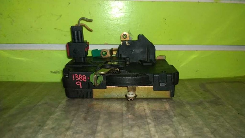 01 SATURN L SERIES L300 PASSENGER RIGHT FRONT DOOR LOCK LATCH ACTUATOR1388-9