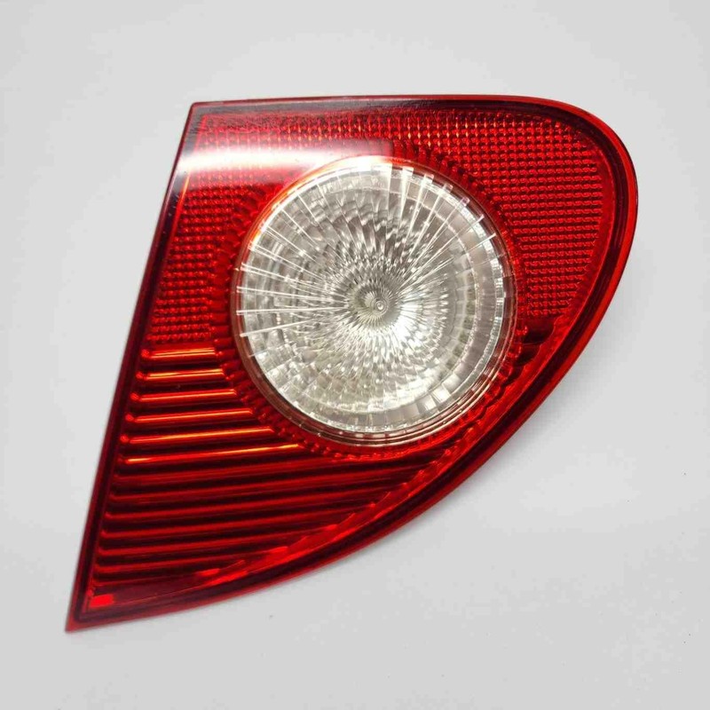 2006 Corolla RH Passenger Side Decklid Tail Light Assembly 8167002030