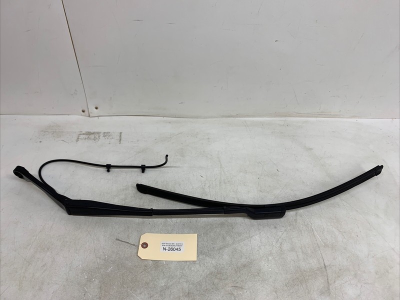 ⚡️17-22 TESLA 3 FRONT LEFT WINDSHIELD WIPER ARM W/BLADE 1076728-00-D 26045 U18