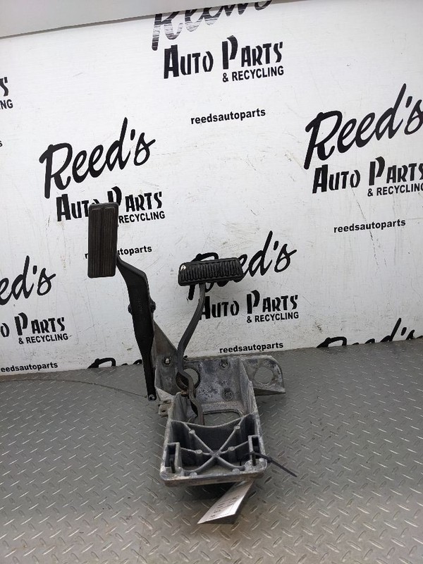 1994 1995 1996 1997 Dodge Ram Automatic Transmission Gas & Brake Pedal A 117
