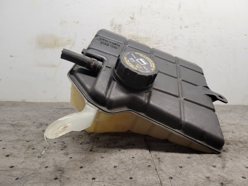Coolant Reservoir Fits 06-11 DTS 1359108