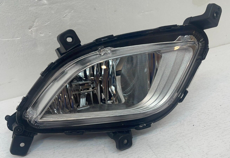 2017-18 KIA FORTE RH PASSENGER FOGLIGHT ASSY OEM PART#92202-B05