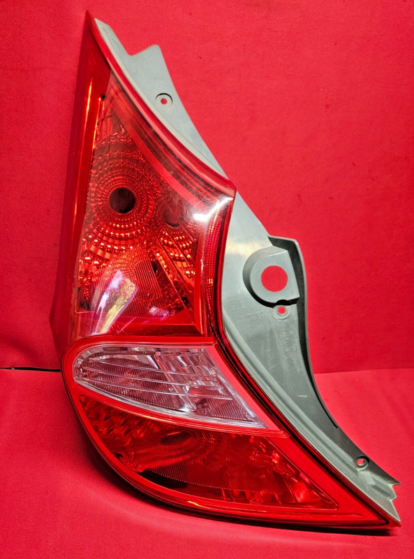2012 - 2017 Hyundai Accent Hatchback Driver Side / Left Tail Light Lamp Assembly