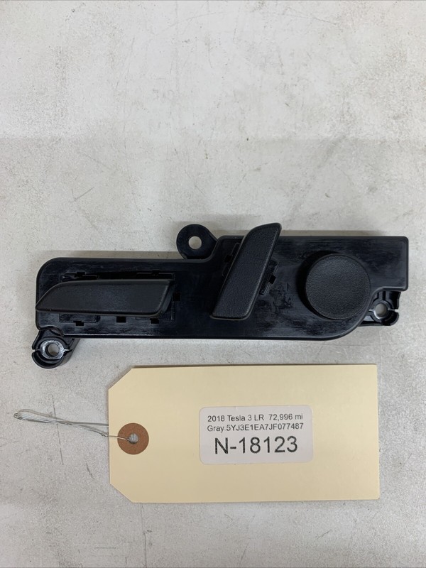 17-23 TESLA MODEL 3 FRONT LH SIDE SEAT ADJUSTMENT CONTROL SWITCH OEM 18123 B124