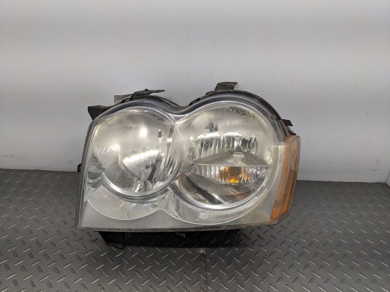 Driver Left Headlight Fits 05-07 GRAND CHEROKEE 1114424