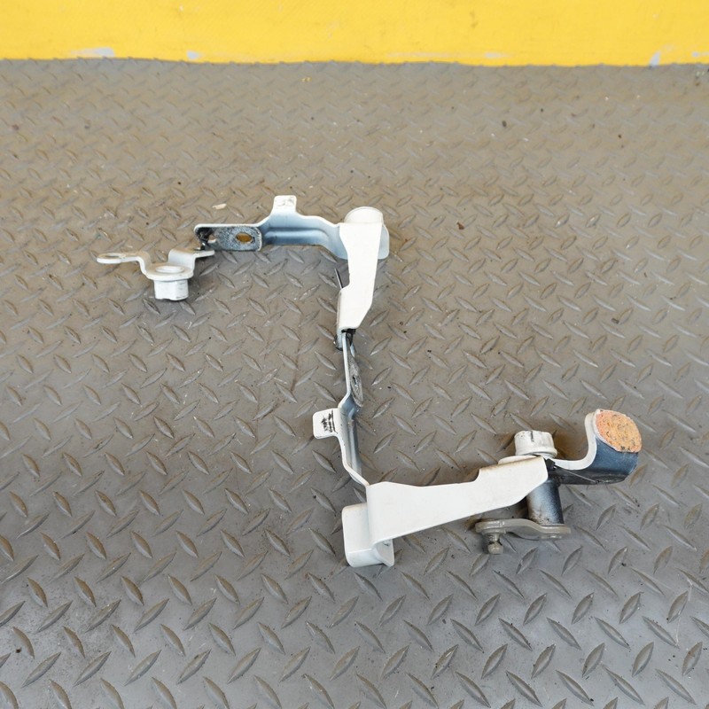2022-2024 NISSAN FRONTIER TAILGATE HINGE & BRACKET OEM