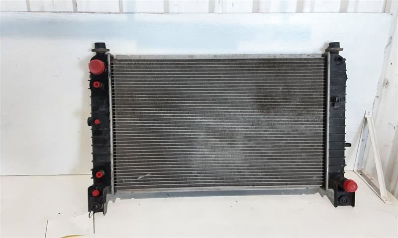 1999-2004 GMC SIERRA 1500 Radiator 5.3L AT