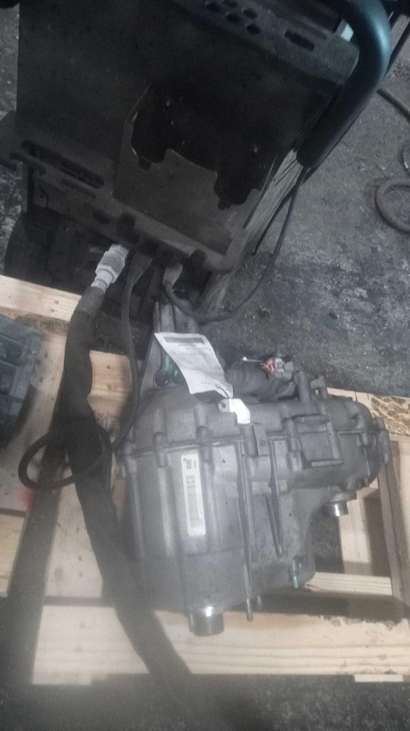 2012 GMC Yukon 4WD Transfer Case Assembly OEM 188K Miles Black 24253505