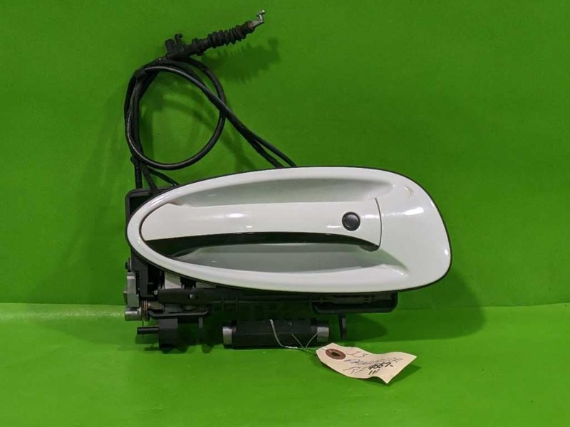 10-16 PANAMERA RIGHT FRONT EXTERIOR DOOR HANDLE W/KEYLESS WHITEOEM 4557-111