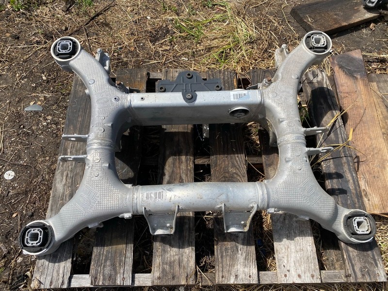 09-15 BMW F01 F02 F04 7 SERIES 750i 740i REAR SUBFRAME CROSSMEMBER CRADLE OEM