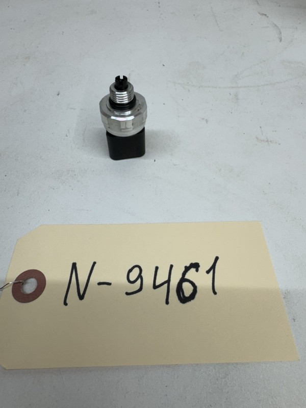 20-25 Tesla Model 3-Y PT Sensor High Pressure 1581610-00-D OEM Genuine 9461 B134