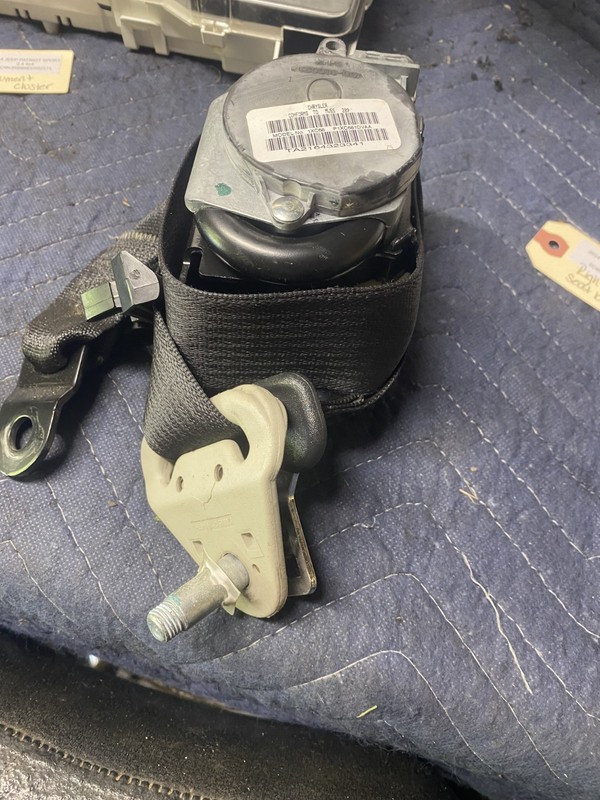 2014 Jeep Patriot Sport 2.4 4x4 Right Front Seat Belt OEM