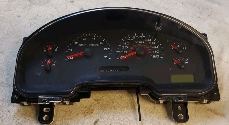 2004-05 Ford F150 Speedometer Instrument Cluster 5L34-10849-AC 232,666 Miles OEM