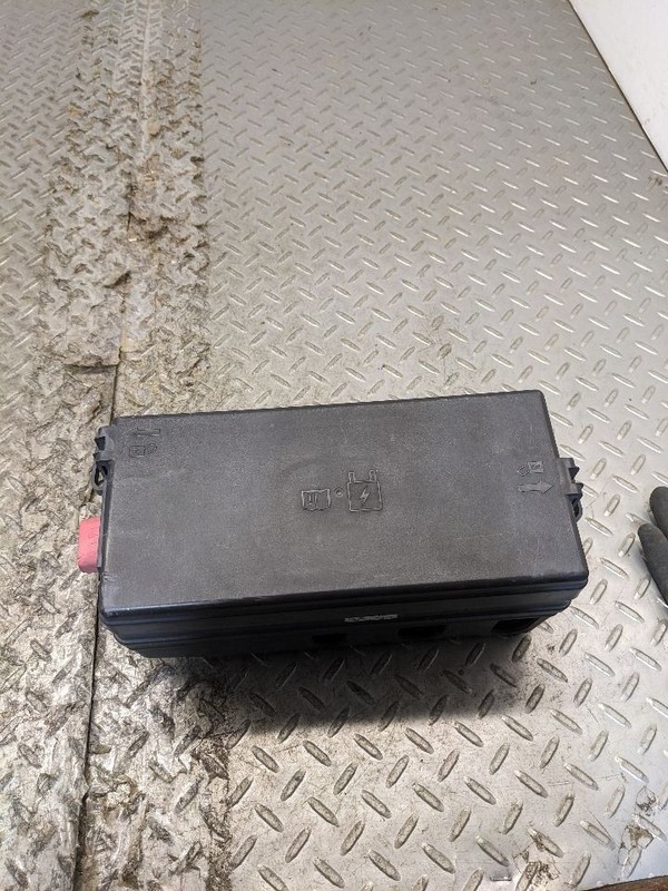 Fuse Box Engine Fits 05-06 MUSTANG 1190723