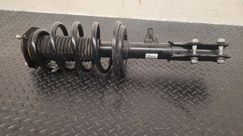18-24 Chevrolet Traverse Front Left Driver Shock Strut Assembly OEM 84257827