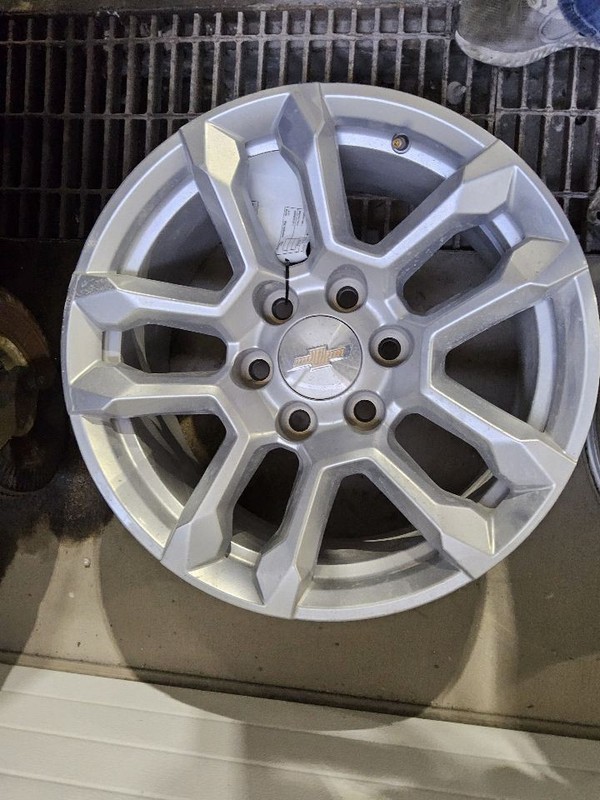 2023-2024 GMC Sierra 1500 Wheel Rim 18x8-1/2 Silver Opt RCV 10 Spoke