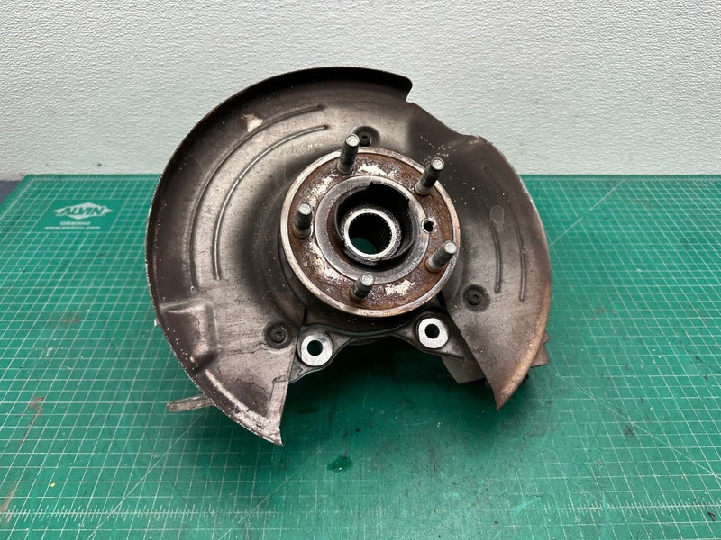 17-20 JAGUAR XE REAR RIGHT PASSENGER SIDE SPINDLE KNUCKLE W/ HUB OEM