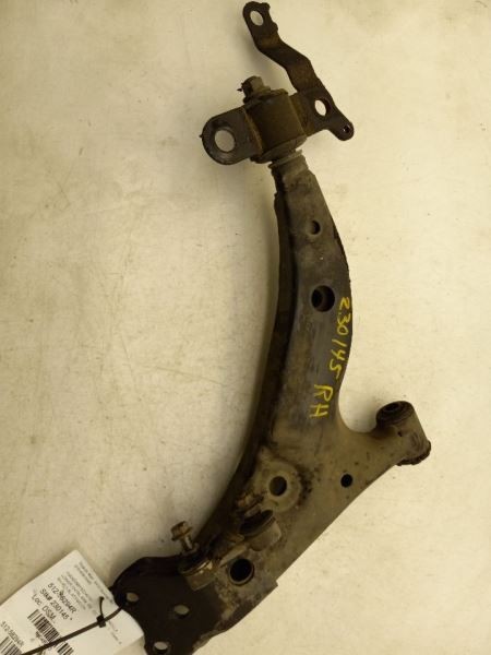 93-95 TOYOTA COROLLA 1.8L AT FWD PASSENGER SIDE FRONT LOWER CONTROL ARM ASSEMBLY