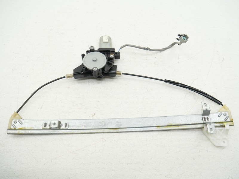 2004-2015 Nissan Armada Right Rear Window Regulator Motor 82720-ZV50A OEM
