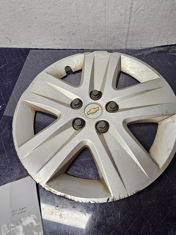 ONE 2010-2011 Chevrolet Impala # 3288 17" Hubcap Wheel Cover GM # 09596580 USED