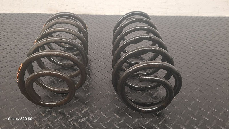99-04 Jeep Grand Cherokee Rear Suspension Coil Springs Pair OEM 52088343