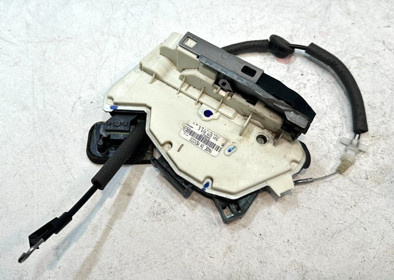 2017-2018 VOLKSWAGEN PASSAT SE REAR LEFT SIDE DOOR LOCK LATCH ACTUATOR OEM