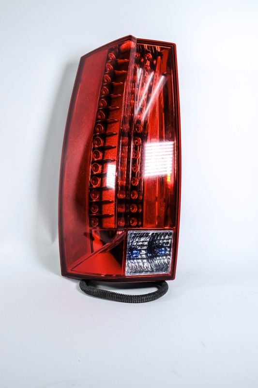 2007-2014 Cadillac Escalade Driver LH Quarter Mounted Tail Lamp OEM *USED*