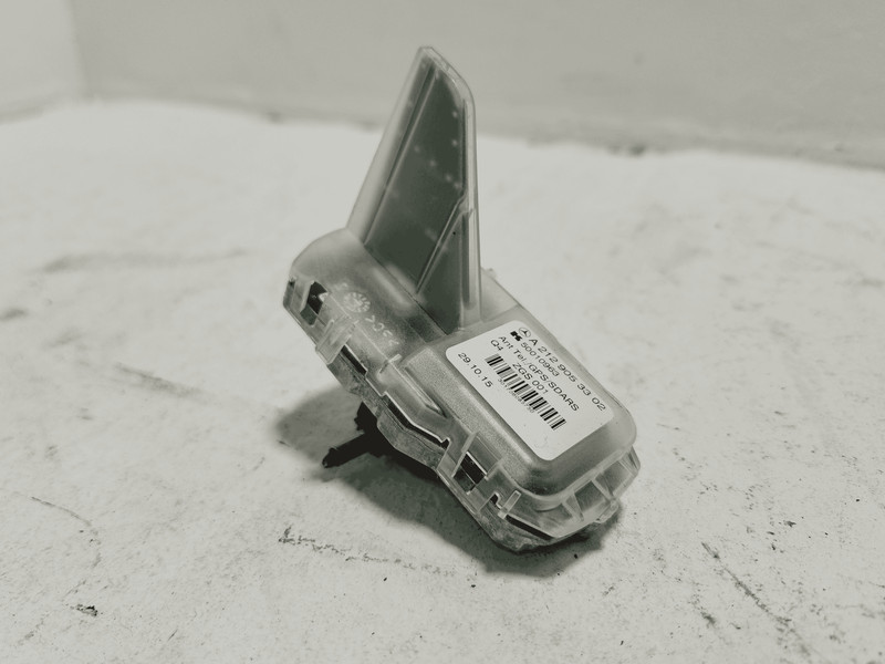 MERCEDES E350 W212 SEDAN ROOF SHARK FIN RADIO ANTENNA OEM 2016