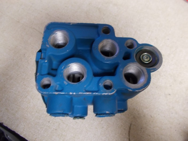 Bendix TuFlow T-293977-B Cummins Air Compressor Valve *FREE SHIPPING*