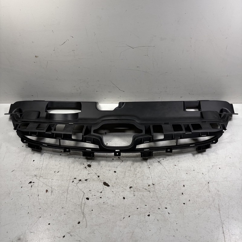 04-05 Honda Civic 4D Front Grille Upper Cover 71121-S5A-A00 OEM (New)