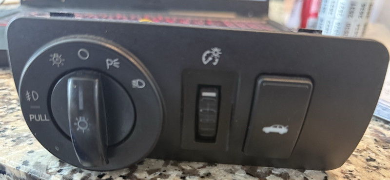 2005-2007 Montego / Five-hundred Fog Head Light Dimmer Trunk Switch Assembly OEM