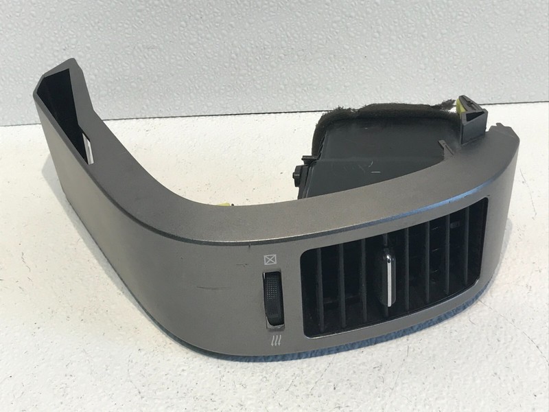 04-09 TOYOTA PRIUS FRONT RH RIGHT PASS SIDE OUTER AC AIR VENT OEM 55061-47010
