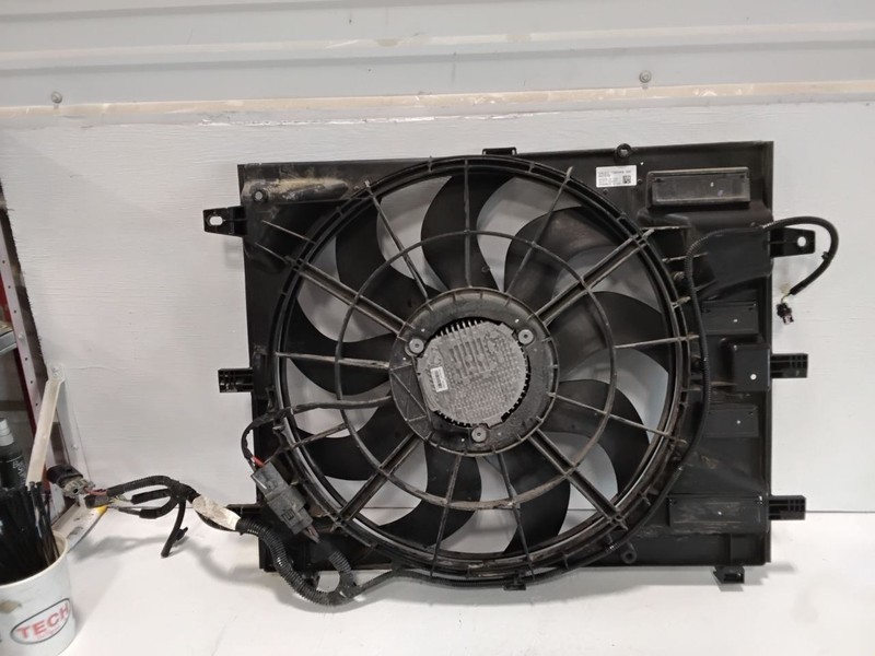 2018-2019 Chevy EQUINOX Radiator Fan Motor Fan Assembly 1.5L