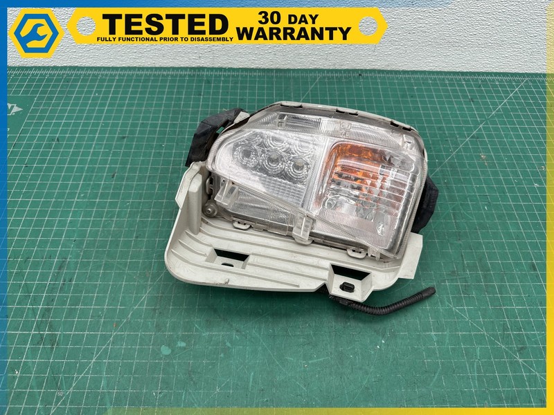 12-15 Toyota Prius FRONT LEFT DRIVER SIDE TURN SIGNAL LIGHT LAMP OEM