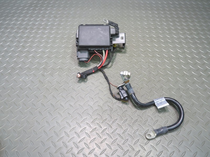 2006-2012 BENTLEY FLYING SPUR BATTERY FUSE BOX CONTROL MODULE W/ NEGATIVE CABLE