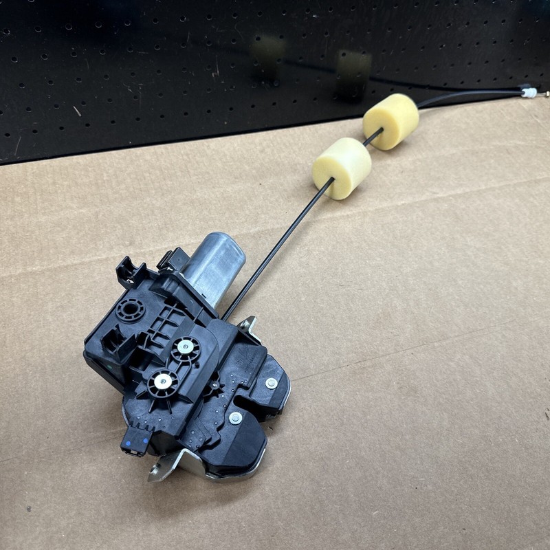 07-14 Mercedes CL63 S550 CL550 Rear Trunk Lid Latch Lock Actuator 2217500085 OEM