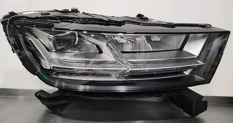 2017 Thru 2019 Audi Q7 Right RH Passenger Side Full LED Headlight OEM Complete