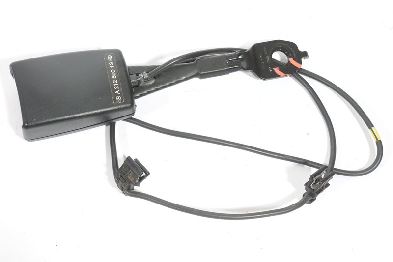 2010 - 2013 MERCEDES BENZ E350 W212 FRONT RIGHT PASSENGER SEAT BELT BUCKLE OEM