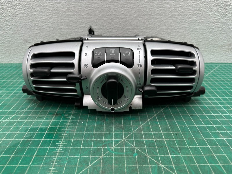 11-18 Smart Fortwo Electric FRONT CENTER DASHBOARD AIR VENT GRILLE W/ SWITCH OEM