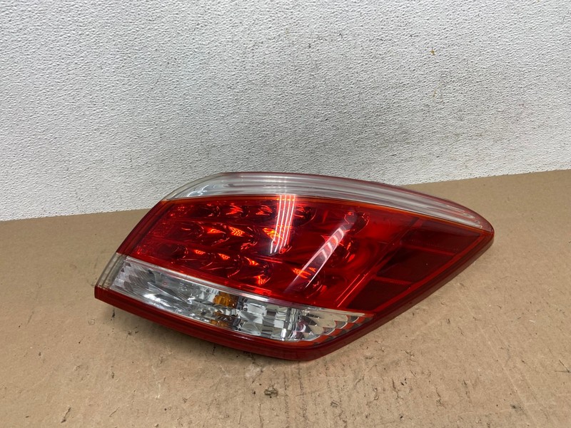 2011 - 2014 Nissan Murano Right Passenger Side RH Tail Light OEM AE6522 LK