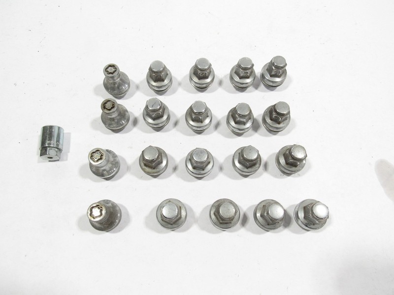 13-17 Lexus LS460 2014 Wheel Lug Lugs Nut Nuts Bolt Bolts Set 20 PCS ;