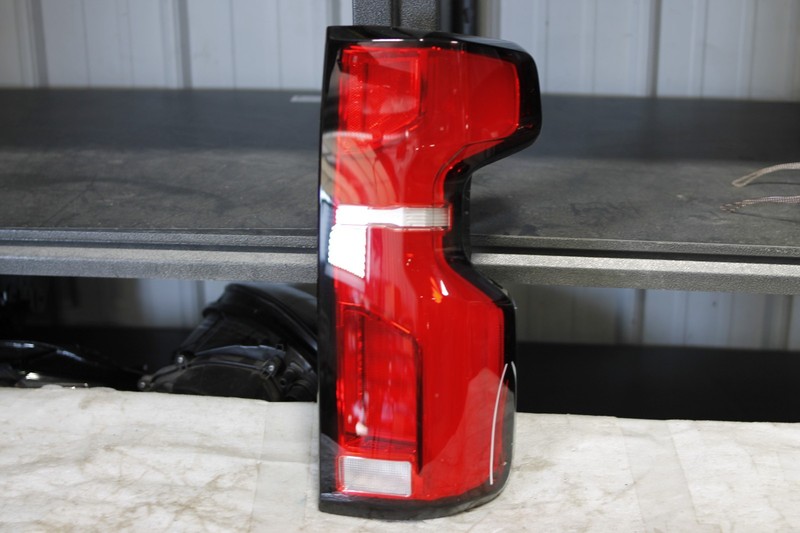 2024-2025 Chevrolet Silverado 2500 Right Side Led Tail Light W/Blind Spot Oem