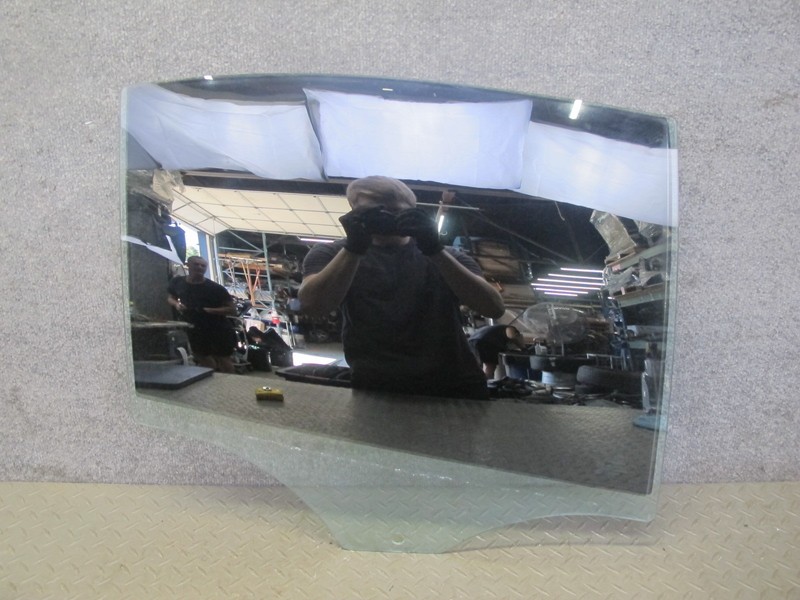 2008-2011 BMW E90 M3 328i 335i REAR RIGHT DOOR GLASS WINDOW