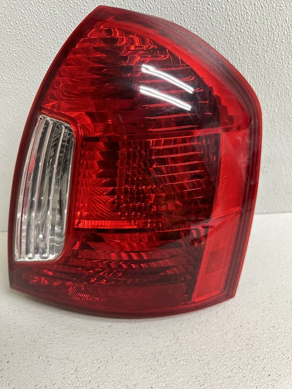 2007-2011 Hyundai Accent Sdn Right Passenger Tail Light Lamp Taillight Taillamp