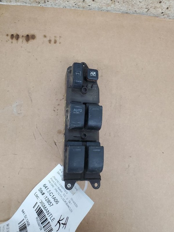 XA SCION2006 Front Door Switch 299758