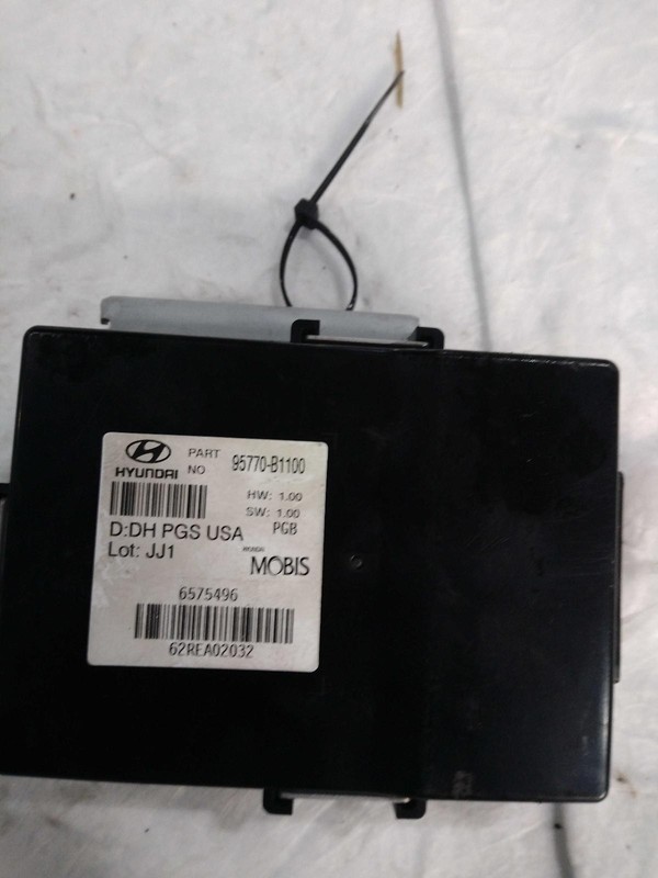 2015 Hyundai Genesis Parking Brake Control Module OEM 59700B1500 95K Miles