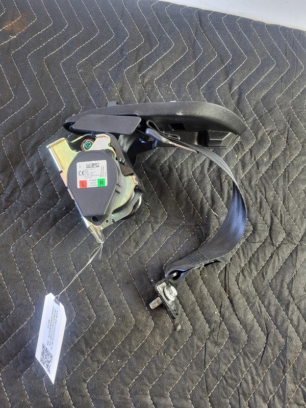 2018-2024 Volvo XC40 2nd Row Left or Right Rear Seat Belt Retractor OEM 32239872