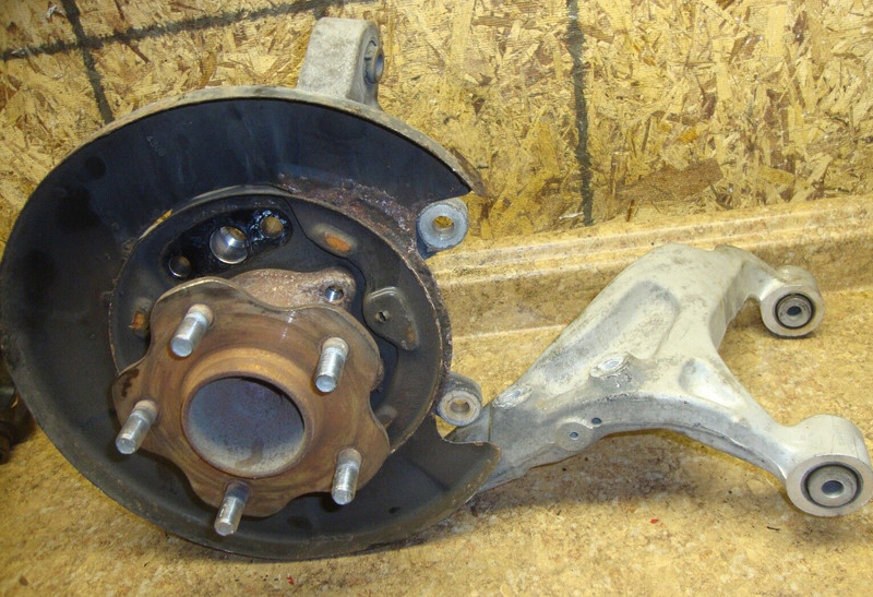 2005 Nissan Altima 2.5S 2.5 L S SL Left Rear Knuckle Driver Control Arm Hub Lug