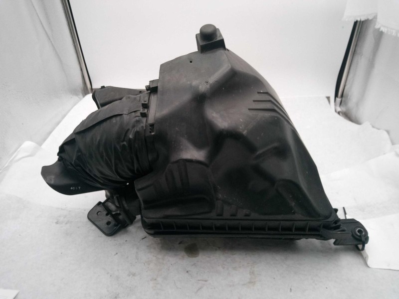 2015 Hyundai Equus Air Cleaner Assembly OEM 5.0L 82K Miles - Used