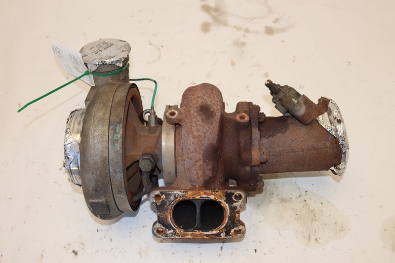 2008-2017 FREIGHTLINER CASCADIA 125 14.8L DD15 ENGINE TURBOCHARGER OEM